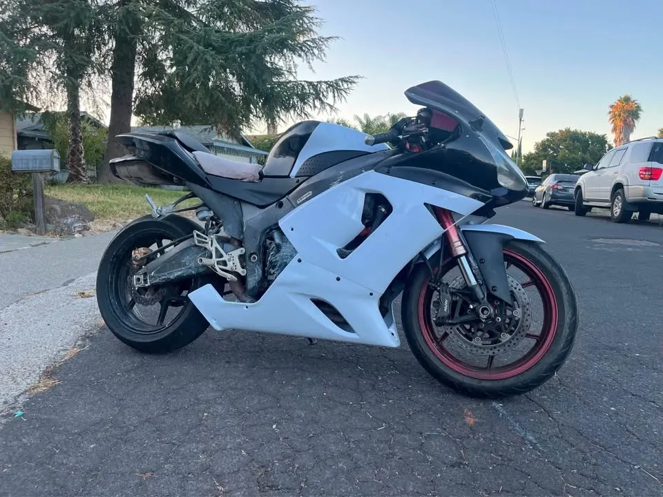 2006 Kawasaki zx6r 636 - MOTORCYCLE - United States