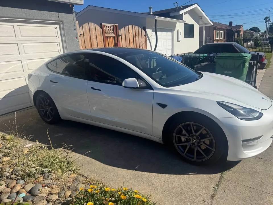 2021 Tesla model 3 - AUTOMOBILE - United States
