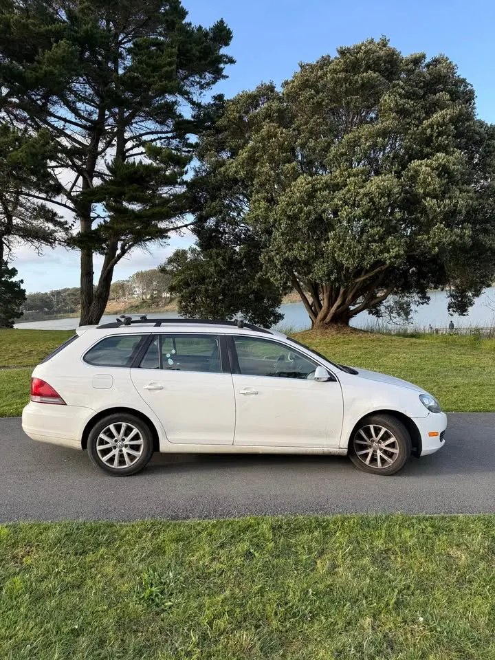 2013 Volkswagen jetta sportwagen - AUTOMOBILE - United States