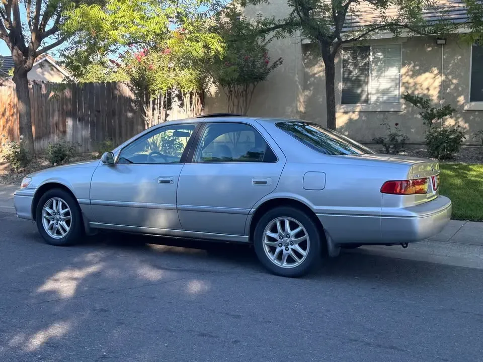 2000 Toyota camry - AUTOMOBILE - United States