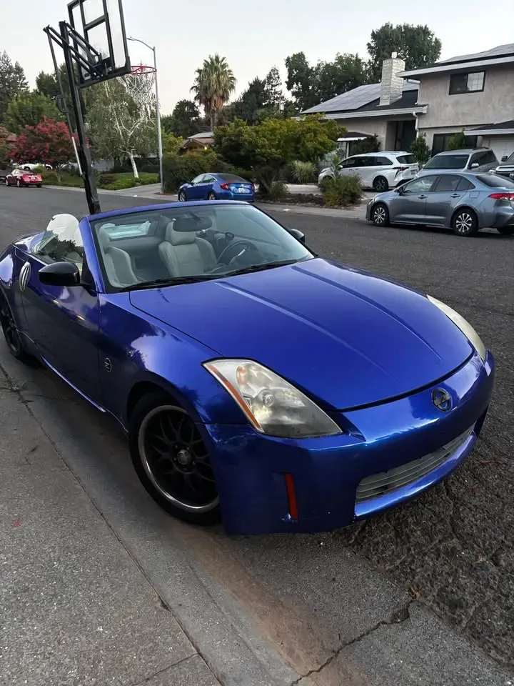 2006 Nissan 350z - AUTOMOBILE - United States