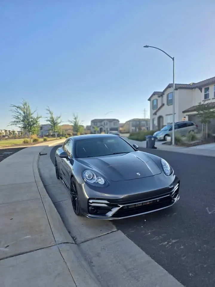 2014 Porsche panamera - AUTOMOBILE - United States