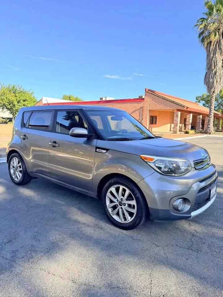 2017 Kia soul - AUTOMOBILE - United States