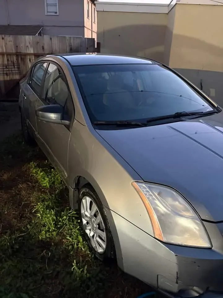 2012 Nissan - AUTOMOBILE - United States