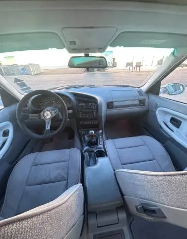 1998 BMW series 3 - AUTOMOBILE - United States - Photo 2