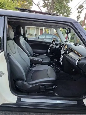 2010 MINI cooper - AUTOMOBILE - United States - Photo 2