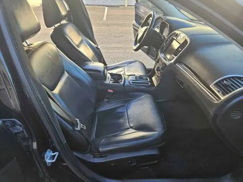 2015 Chrysler 300 - AUTOMOBILE - United States - Photo 2