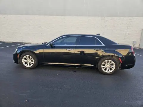 2015 Chrysler 300 - AUTOMOBILE - United States