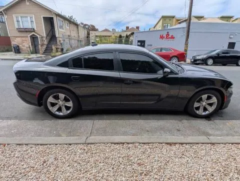 2016 Dodge Charger SXT - AUTOMOBILE - United States - Photo 2