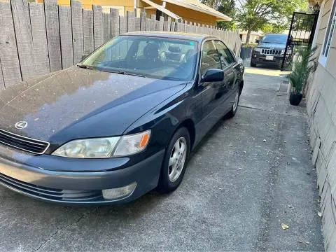 Black 1997 Lexus 300 - AUTOMOBILE - United States - Photo 2