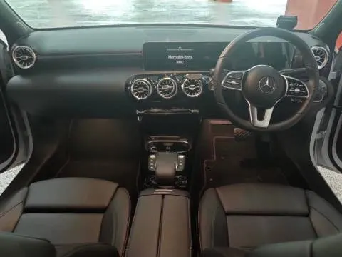 Mercedes Benz A180 Progressive - AUTOMOBILE - Singapore - Singapore - Photo 3