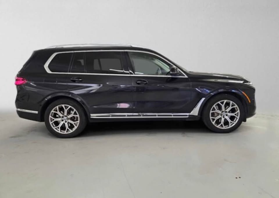 2025 BMW x7 - AUTOMOBILE - United States - Photo 2