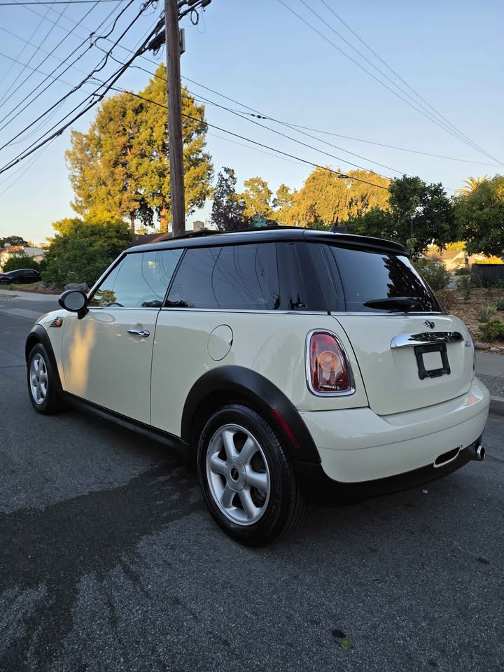2010 MINI cooper - AUTOMOBILE - United States - Photo 3