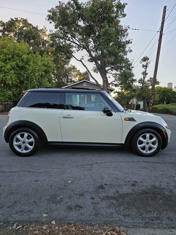 2010 MINI cooper - AUTOMOBILE - United States - Photo 4