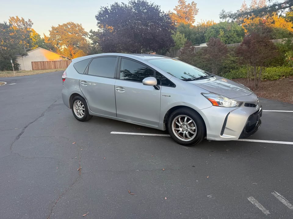 2017 Toyota prius v - AUTOMOBILE - United States - Photo 2