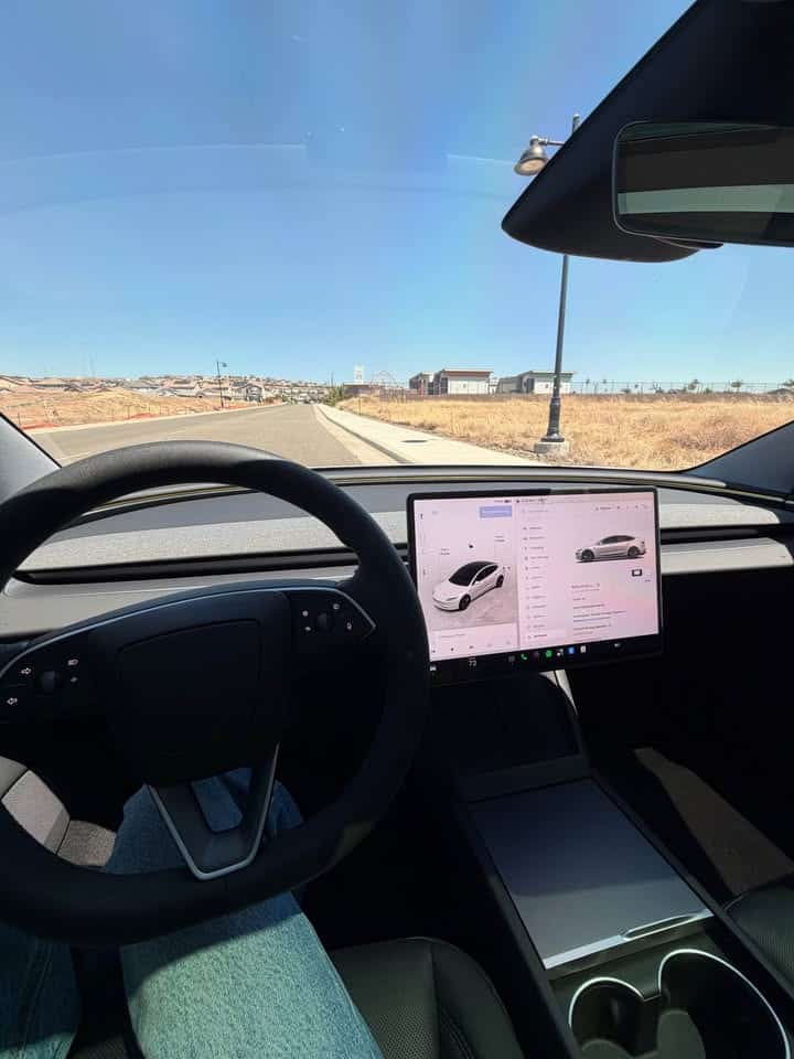 2025 Tesla model 3 - ELECTRIC VEHICLES - United States - Photo 2