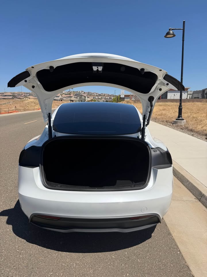 2025 Tesla model 3 - ELECTRIC VEHICLES - United States - Photo 5